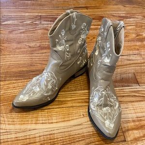 Passions - Cowgirl Dress Boots